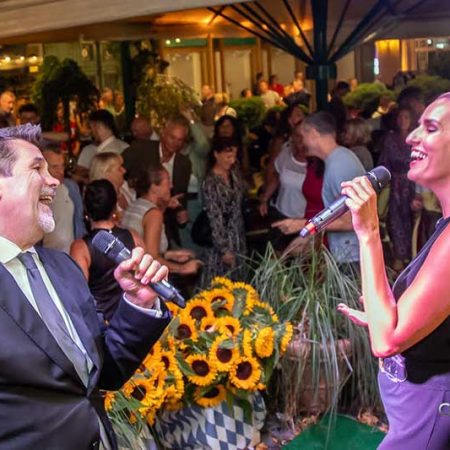 Eddy Miller & Shary Osman live at the k.u.k. Schirm 17.8.2024