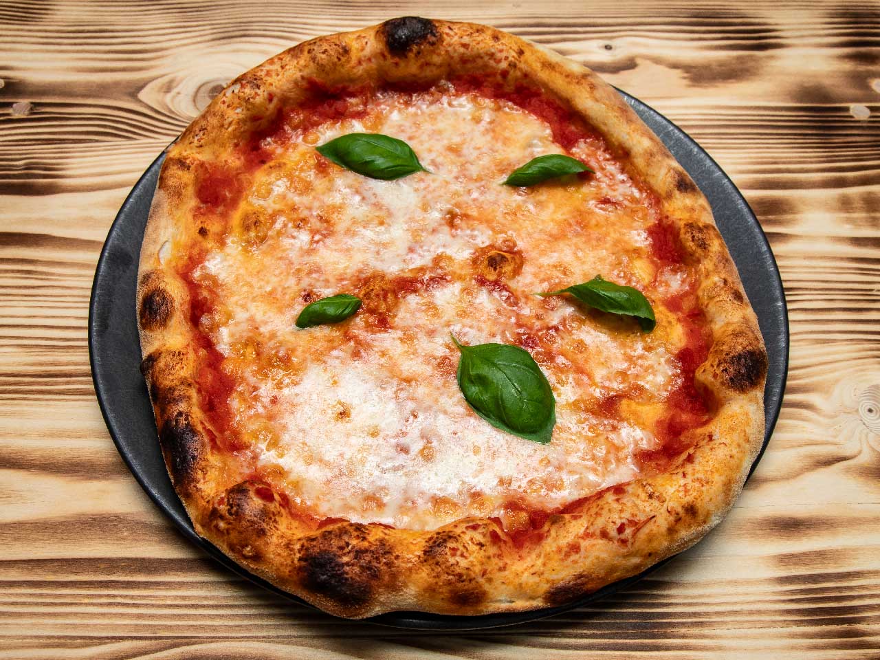 Pizza Margherita | k.u.k. Osteria Miramare zu Ischl