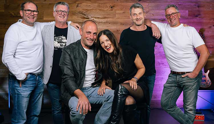Mojo Sixx - Dance & Partyband mit 6 Musikern